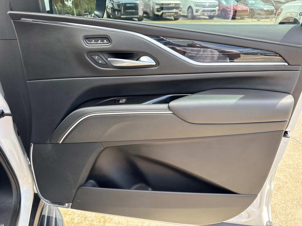 used 2022 Cadillac Escalade ESV car, priced at $57,391