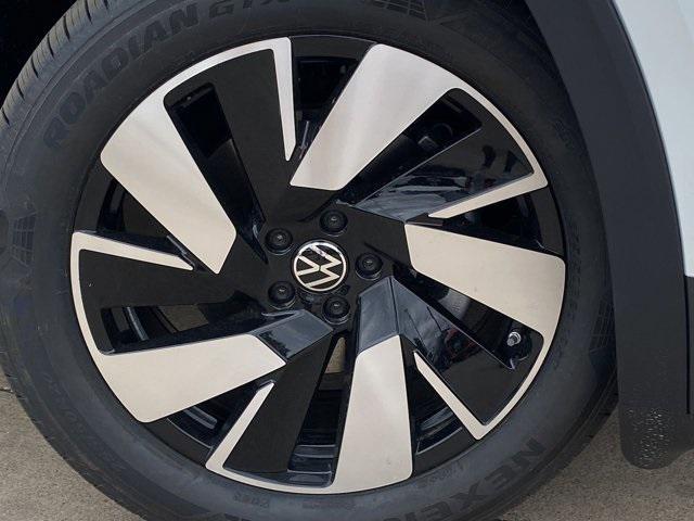 new 2024 Volkswagen Atlas Cross Sport car, priced at $40,440