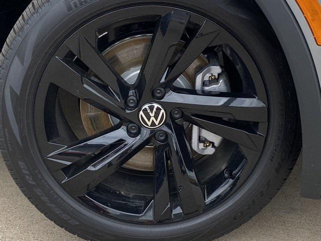 new 2024 Volkswagen Tiguan car, priced at $35,038
