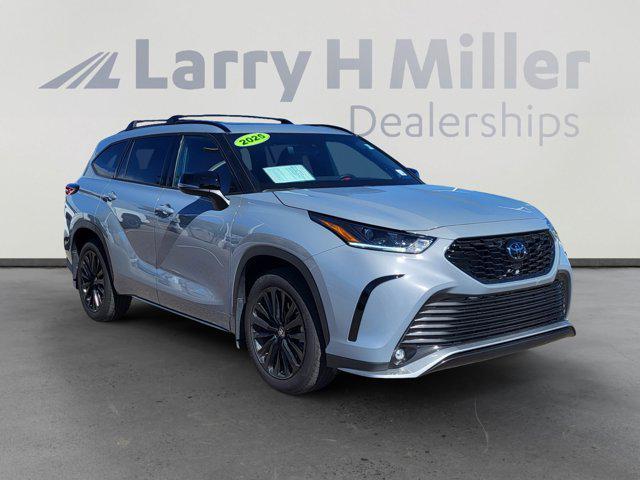 used 2025 Toyota Highlander car, priced at $49,995