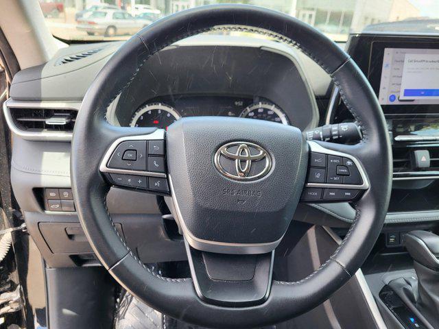 used 2024 Toyota Highlander car, priced at $33,995