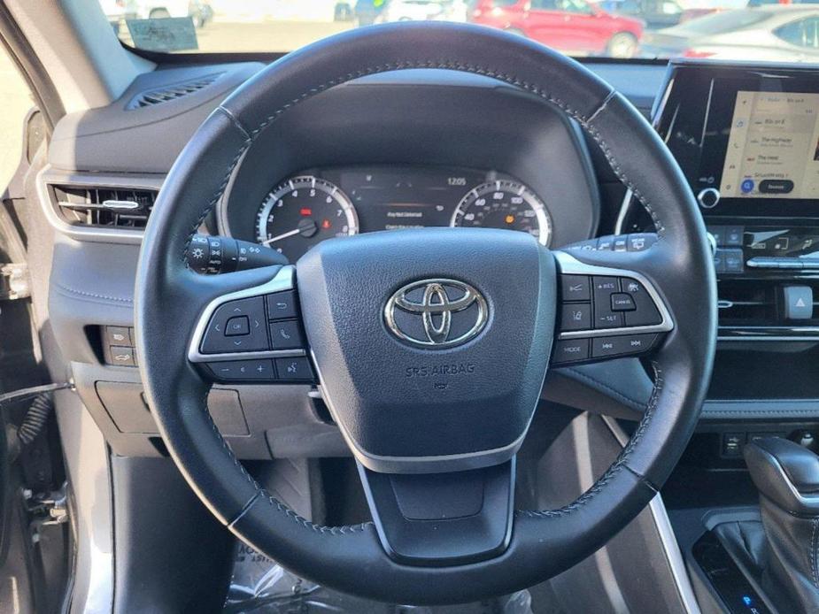 used 2023 Toyota Highlander car, priced at $36,995