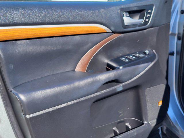 used 2019 Toyota Highlander car, priced at $26,995