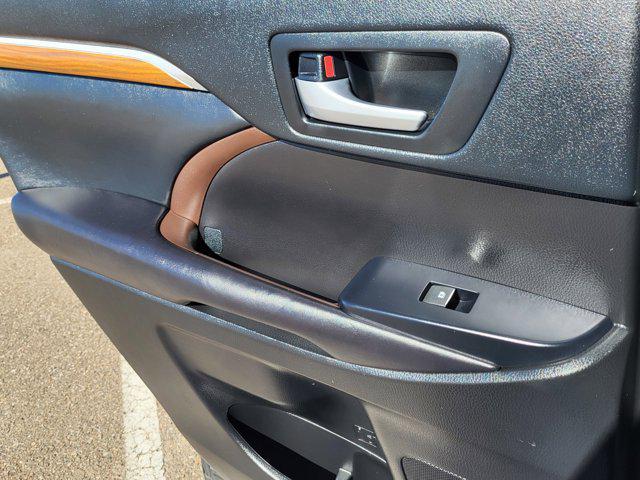 used 2019 Toyota Highlander car, priced at $26,995