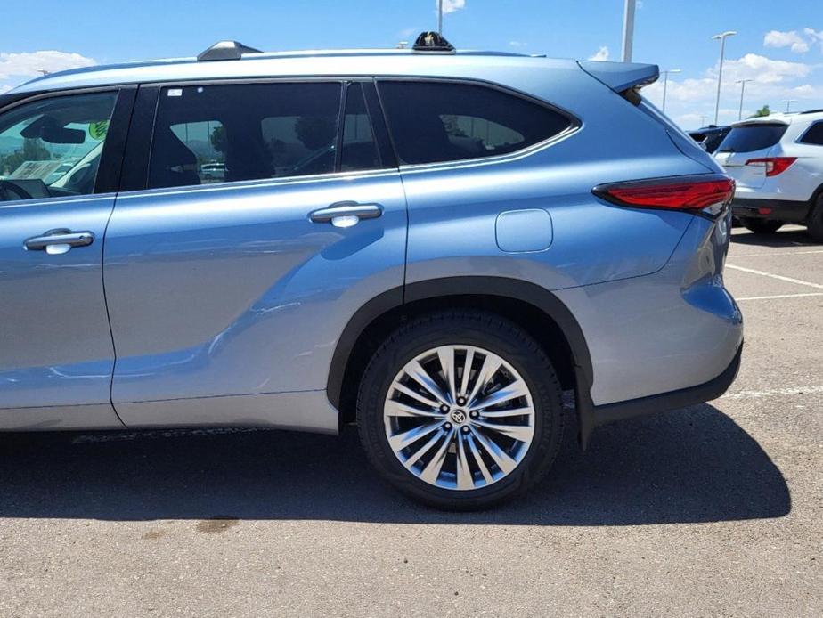 used 2022 Toyota Highlander car, priced at $41,995