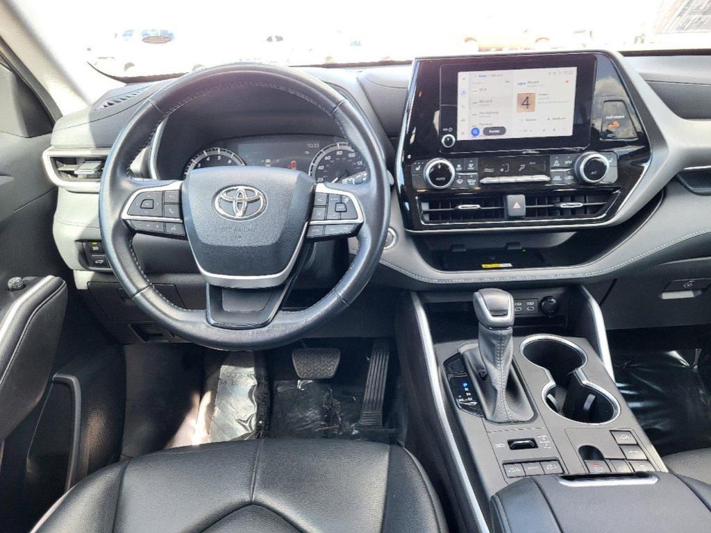 used 2023 Toyota Highlander car, priced at $38,995