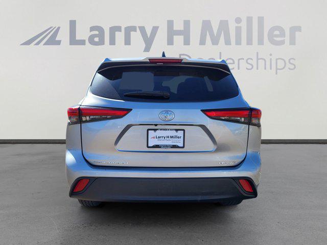 used 2022 Toyota Highlander car, priced at $31,995