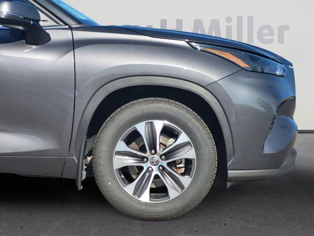 used 2022 Toyota Highlander car, priced at $35,995
