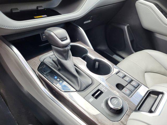 used 2023 Toyota Highlander car, priced at $39,995