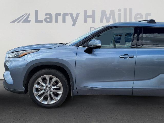 used 2023 Toyota Highlander car, priced at $39,995