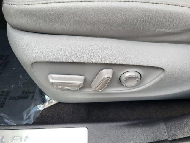 used 2023 Toyota Highlander car, priced at $39,995