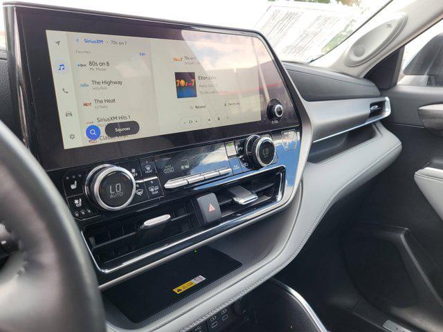 used 2023 Toyota Highlander car, priced at $39,995