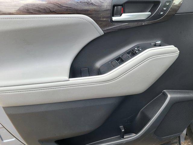 used 2023 Toyota Highlander car, priced at $39,995
