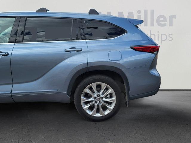 used 2023 Toyota Highlander car, priced at $39,995