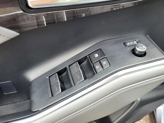 used 2023 Toyota Highlander car, priced at $39,995