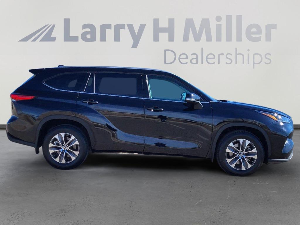 used 2022 Toyota Highlander car, priced at $36,895