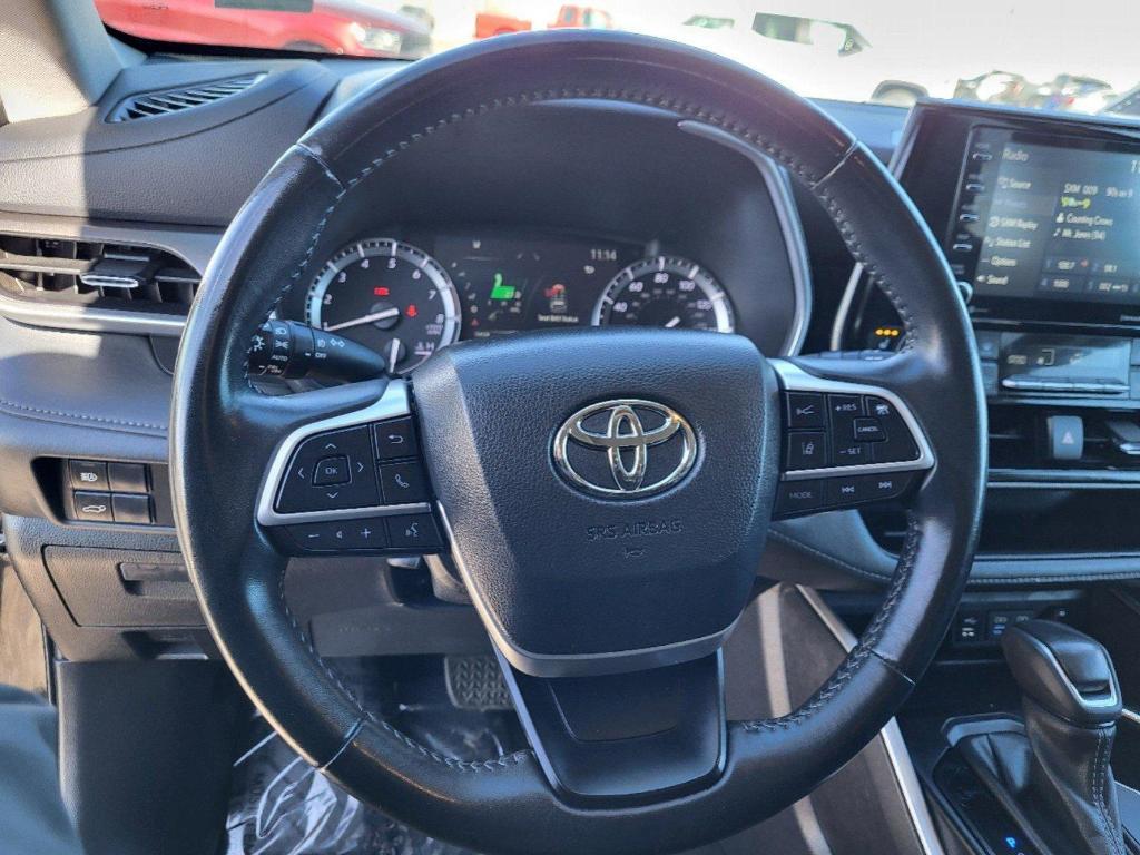 used 2022 Toyota Highlander car, priced at $36,895