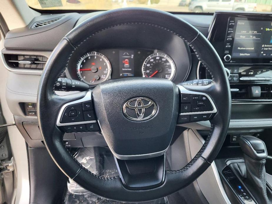 used 2022 Toyota Highlander car, priced at $31,995