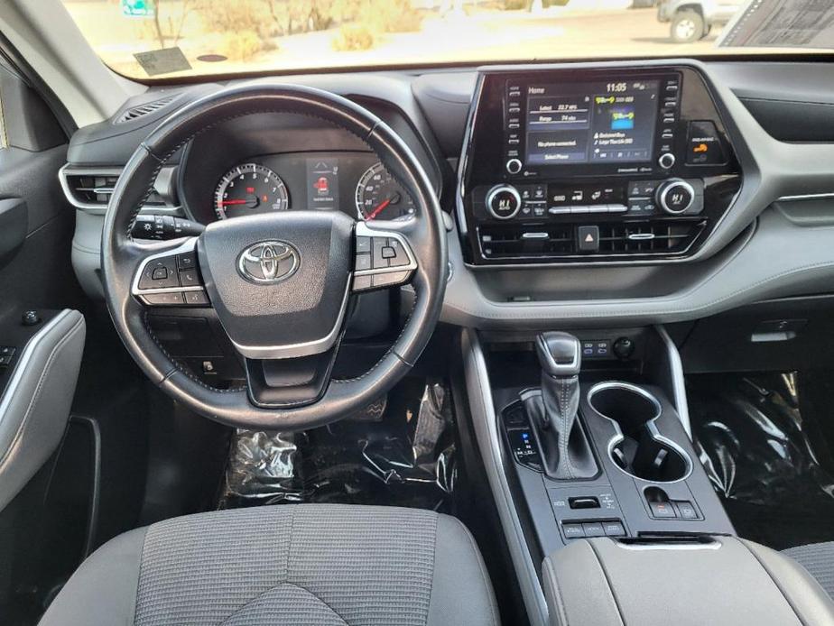 used 2022 Toyota Highlander car, priced at $31,995