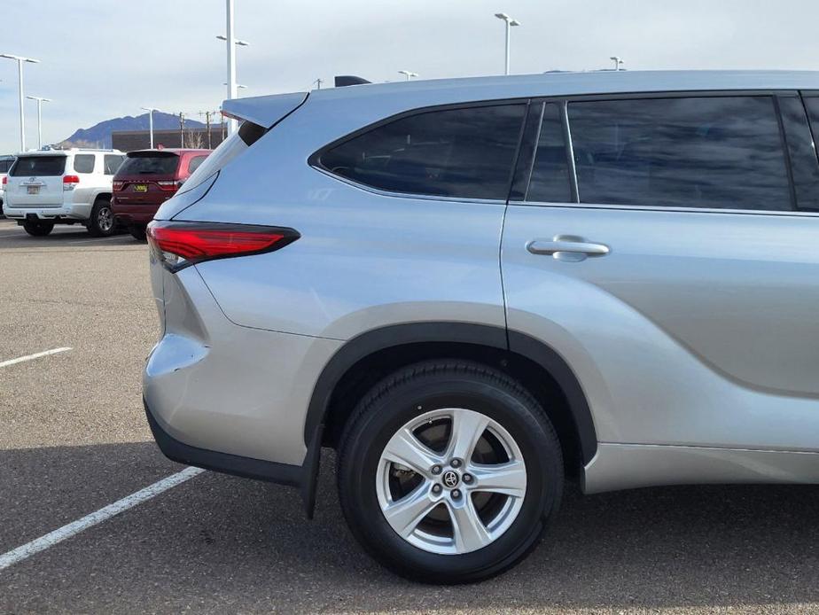 used 2022 Toyota Highlander car, priced at $31,995