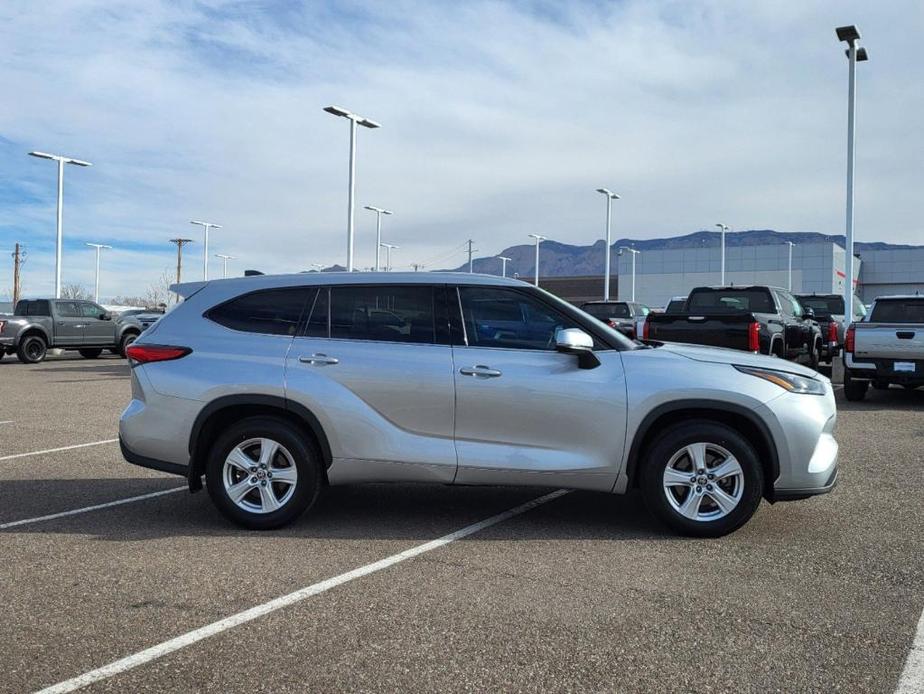 used 2022 Toyota Highlander car, priced at $31,995