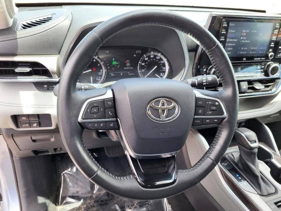 used 2021 Toyota Highlander car, priced at $36,995