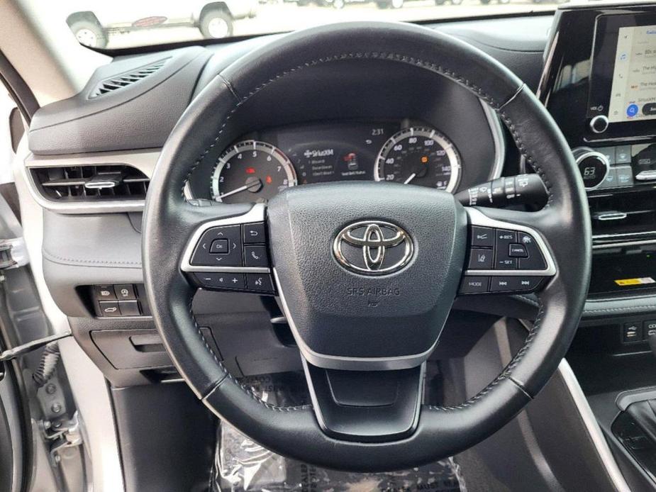 used 2023 Toyota Highlander car, priced at $38,995