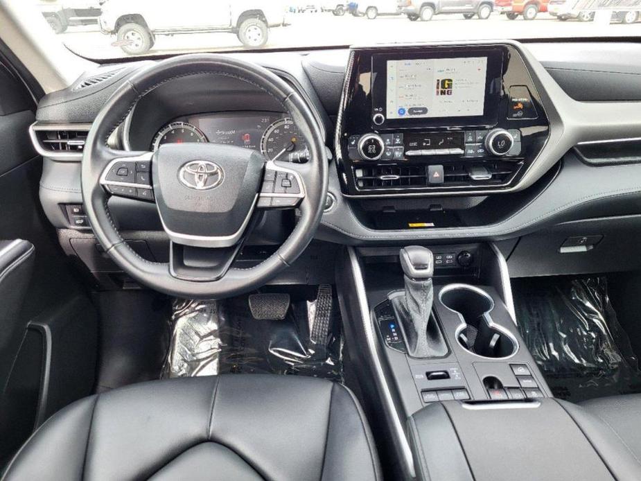 used 2023 Toyota Highlander car, priced at $38,995