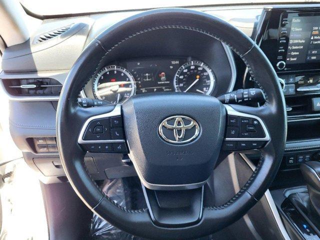 used 2022 Toyota Highlander car, priced at $35,995