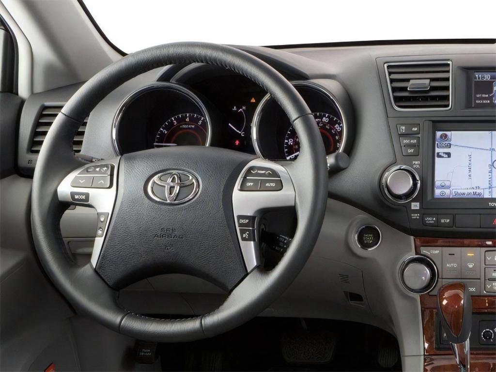 used 2013 Toyota Highlander car, priced at $12,995