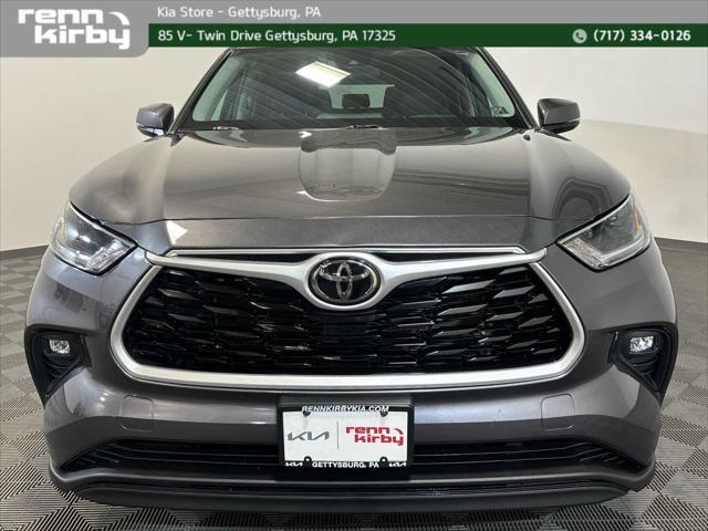 used 2021 Toyota Highlander car, priced at $28,600