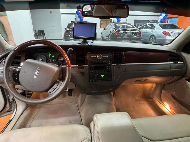 used 2007 Lincoln Town Car car, priced at $7,995