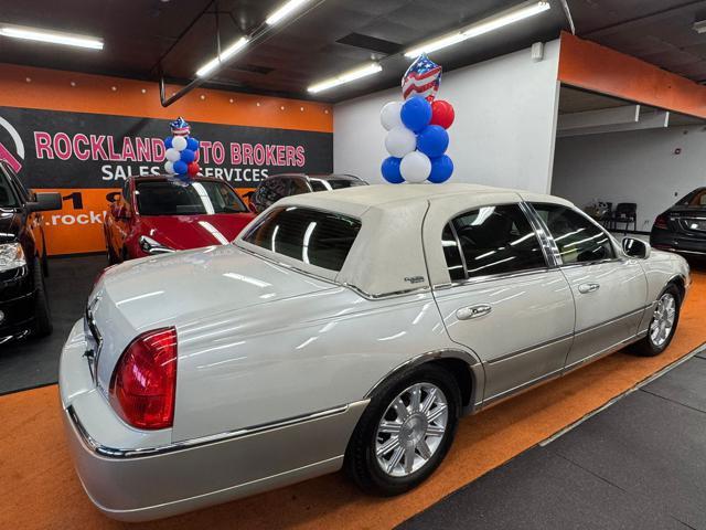 used 2007 Lincoln Town Car car, priced at $7,995