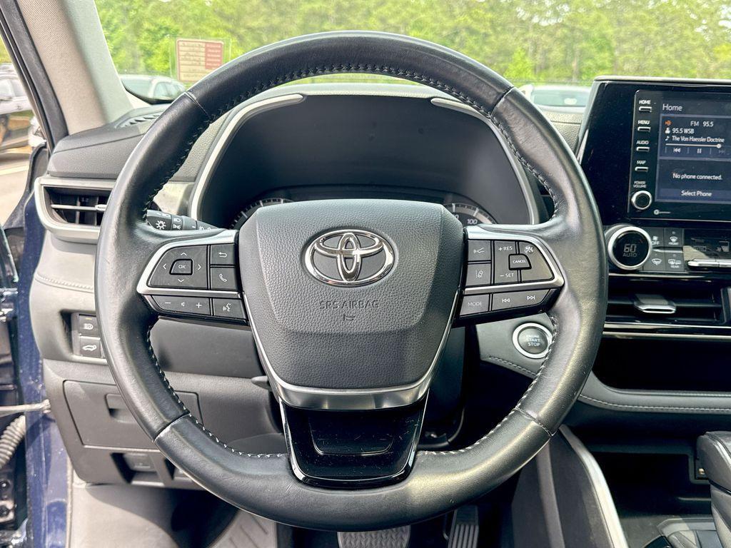 used 2020 Toyota Highlander car, priced at $29,998