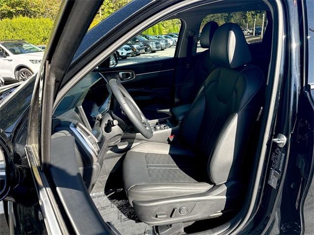 used 2024 Kia Sorento car, priced at $33,813