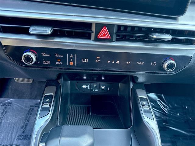 used 2024 Kia Sorento car, priced at $33,813