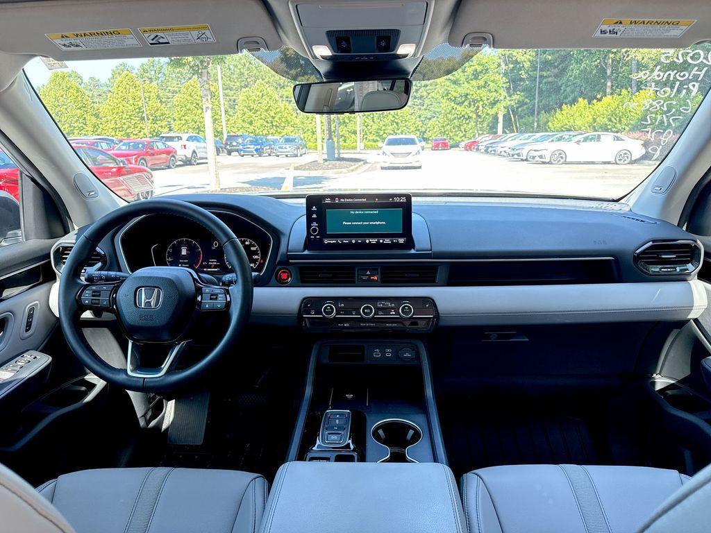 used 2025 Honda Pilot car, priced at $45,989