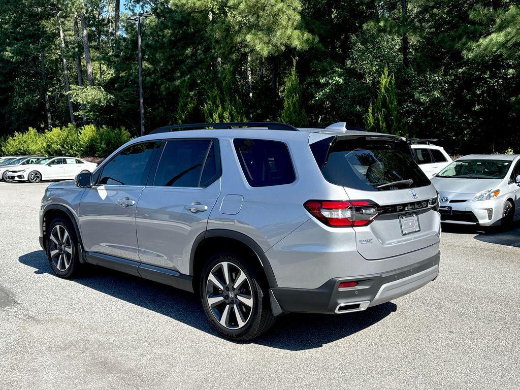 used 2025 Honda Pilot car, priced at $45,989
