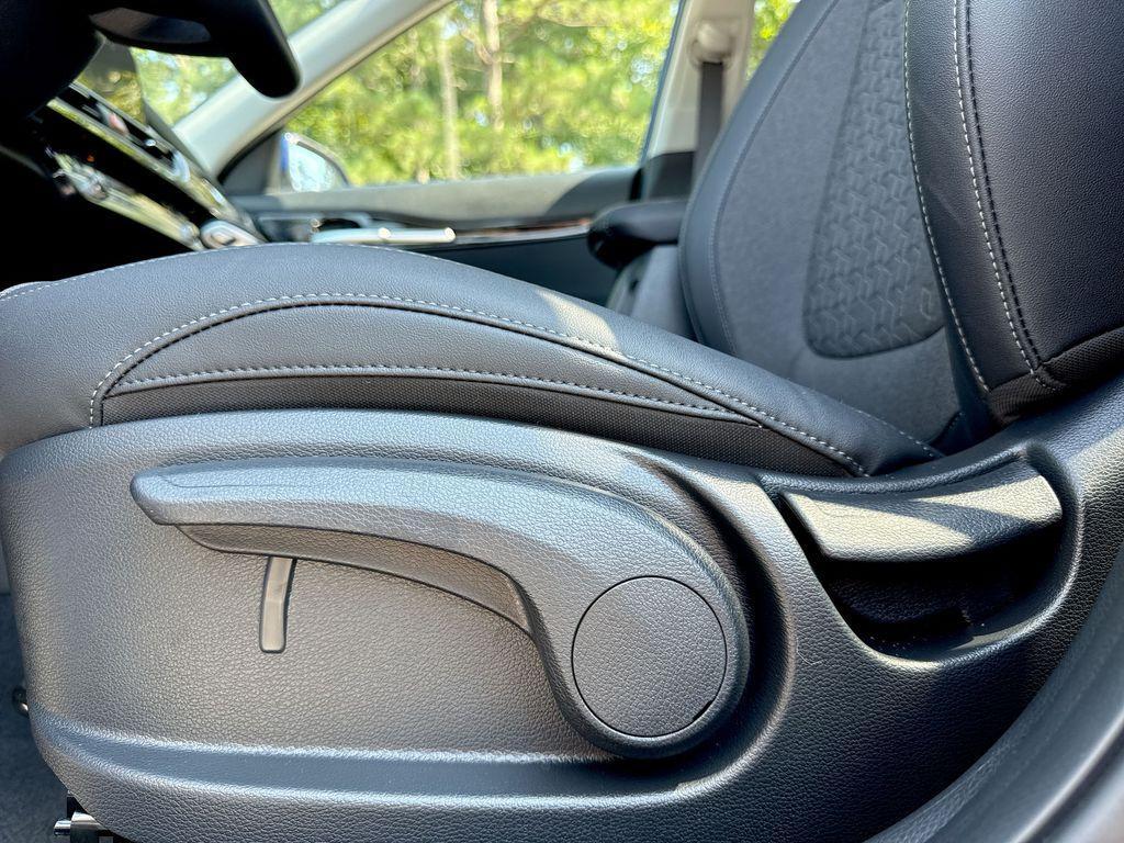 used 2025 Kia Seltos car, priced at $26,977