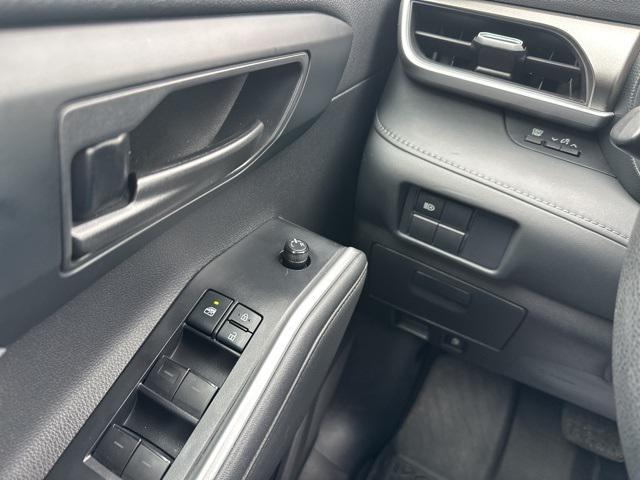 used 2021 Toyota Highlander car, priced at $29,200