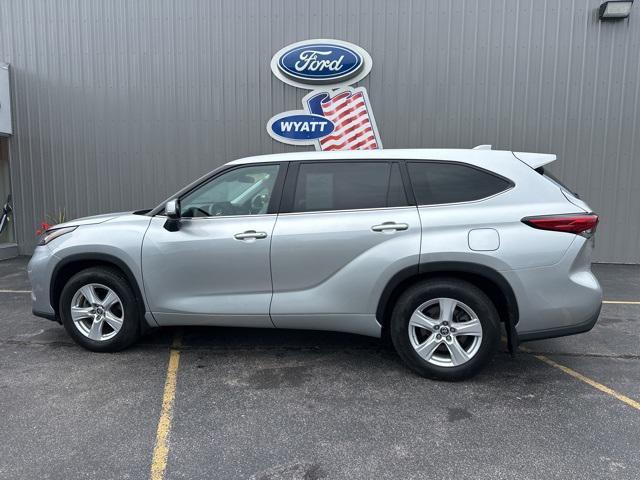 used 2021 Toyota Highlander car, priced at $29,200