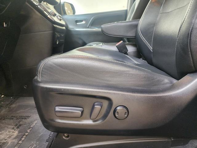 used 2015 Toyota Sienna car, priced at $16,662
