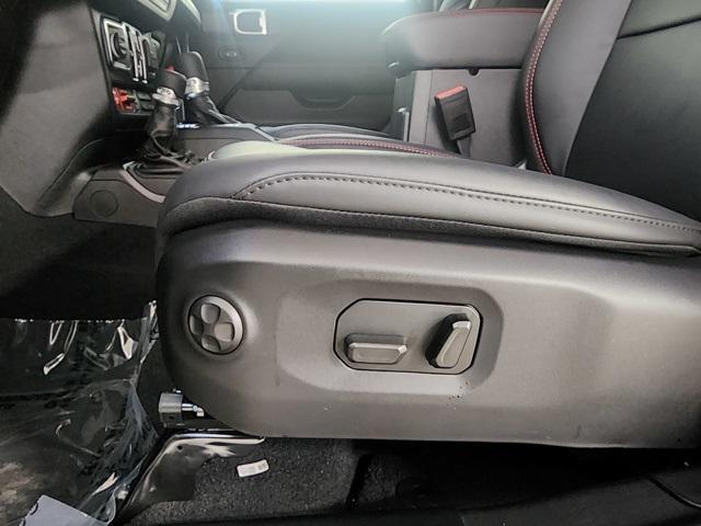 new 2025 Jeep Wrangler car, priced at $53,132