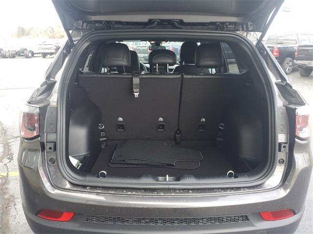 new 2024 Jeep Compass car, priced at $32,000