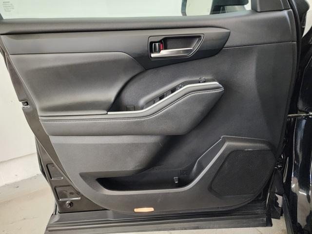 used 2022 Toyota Highlander car, priced at $29,990