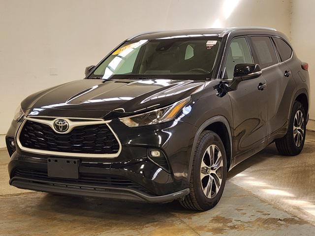 used 2022 Toyota Highlander car, priced at $30,555
