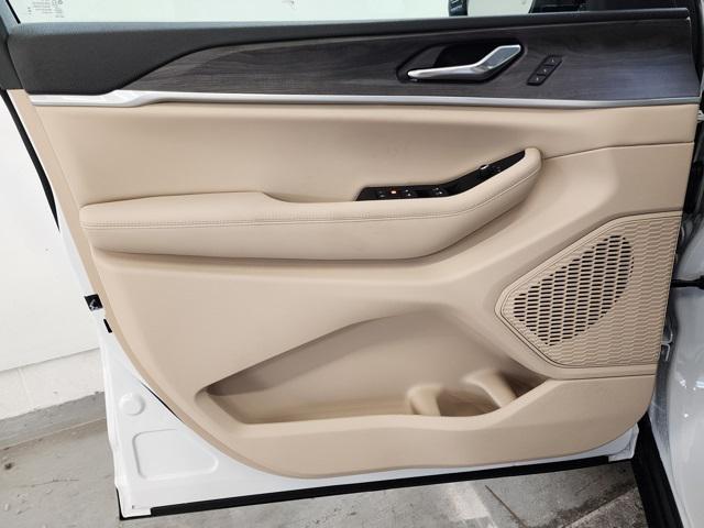 new 2025 Jeep Grand Cherokee car, priced at $44,096