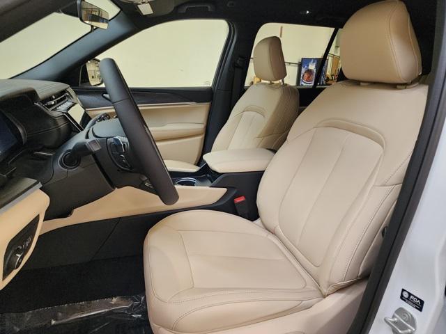 new 2025 Jeep Grand Cherokee car, priced at $44,096