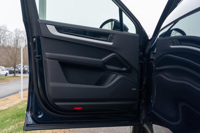 new 2025 Porsche Cayenne car, priced at $109,605