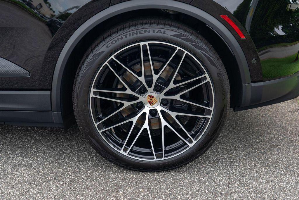 new 2025 Porsche Macan car, priced at $95,915